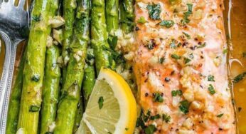 Baked Salmon in Foil with Asparagus and Lemon Garlic Butter Sauce: A Delectable and Healthy Recipe