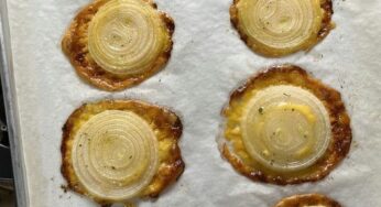 CHEESY ONION CRISPS