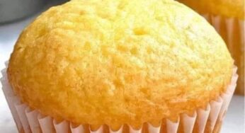 Classic Vanilla Cupcakes
