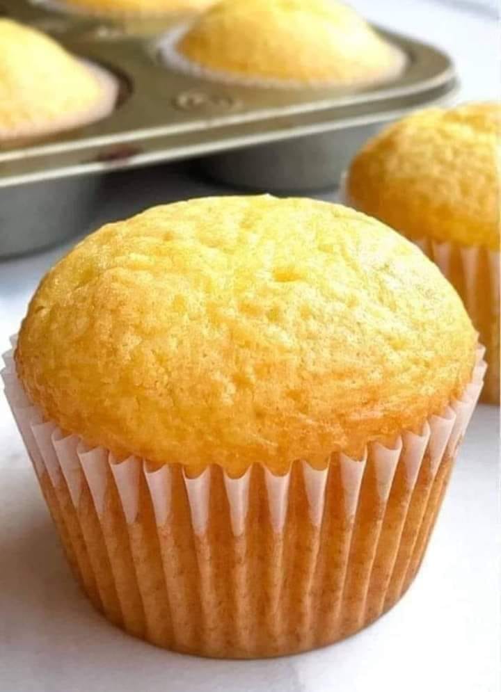 Classic Vanilla Cupcakes