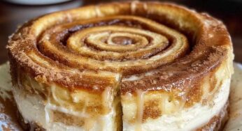 Cinnamon Roll Honeybun Cheesecake: The Decadent Dessert You’ve Been Dreaming Of