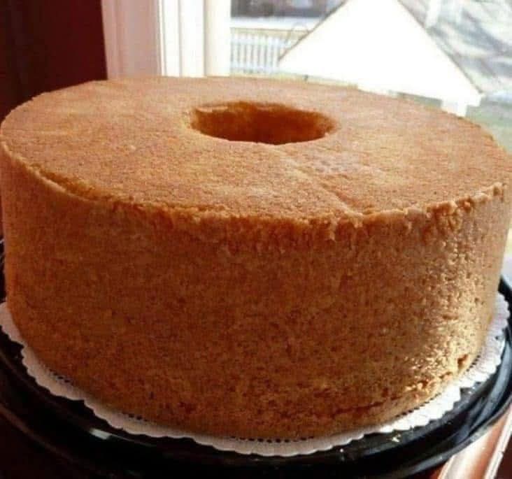 A Perfect Slice of the Past – The 1953 Angel Food Cake That Still Steals the Show