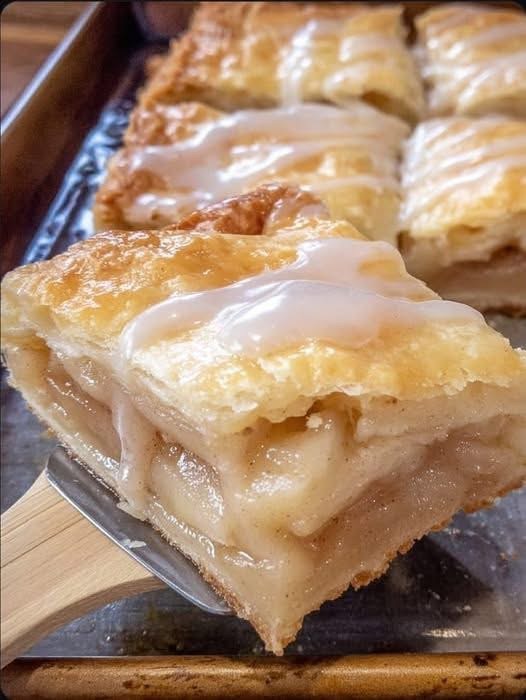 Apple Slab Pie with Vanilla Glaze