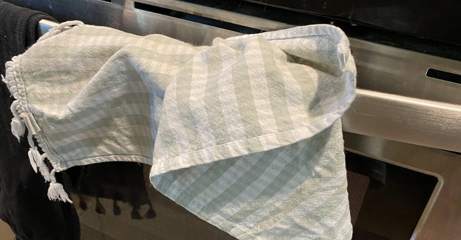 Why You Should Never Put a Tea Towel on the Oven Door