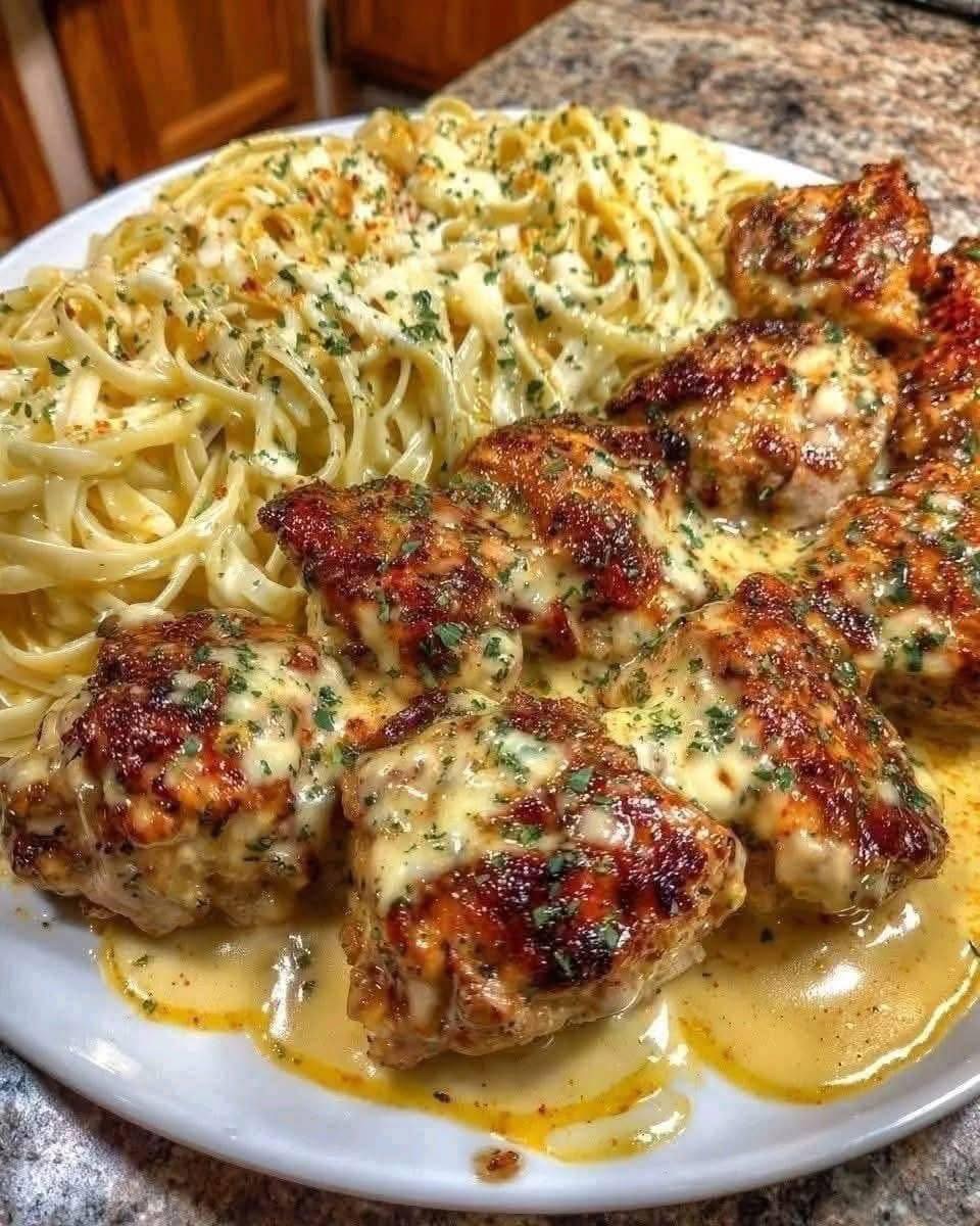 Creamy Garlic Butter Chicken & Linguine in Alfredo Sauce