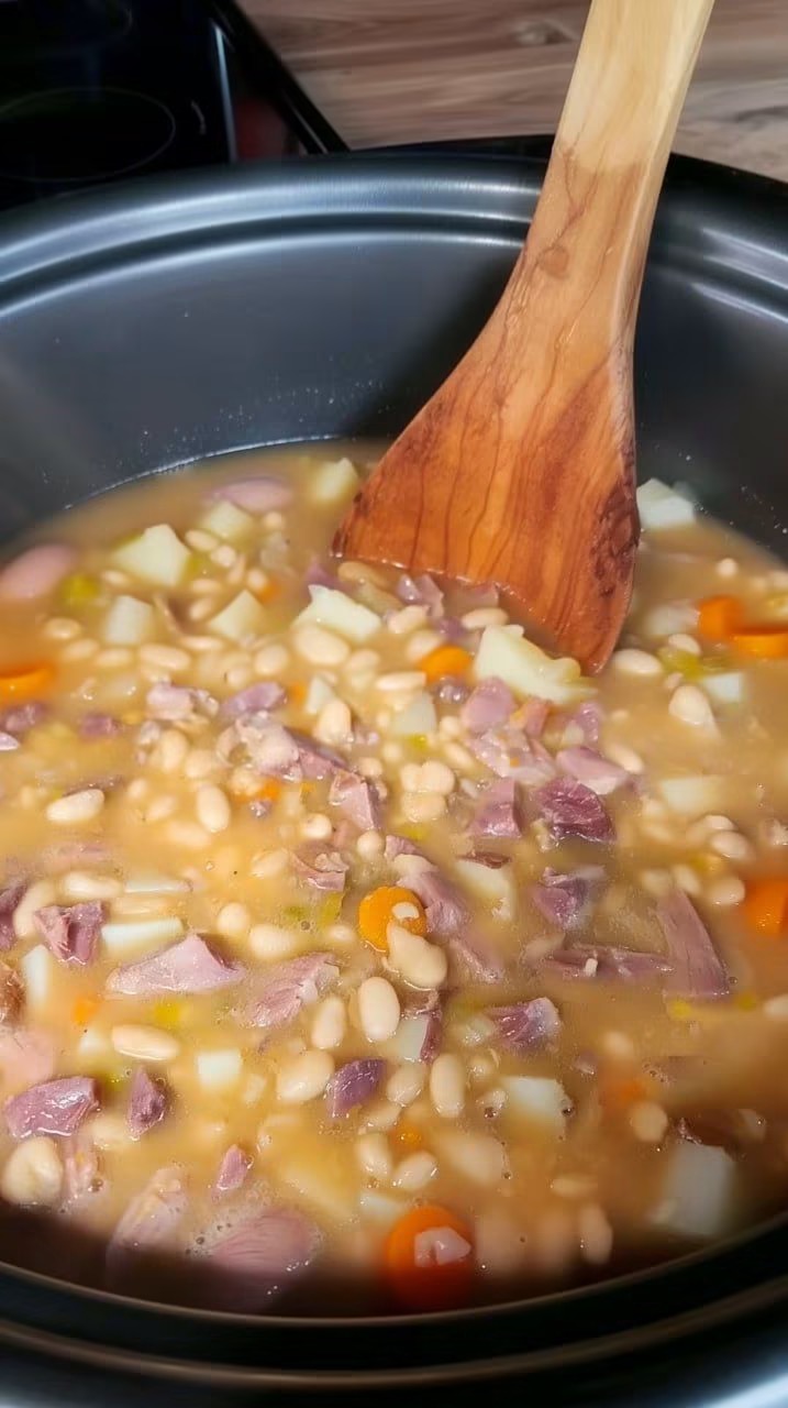 Hearty Ham and White Bean Soup