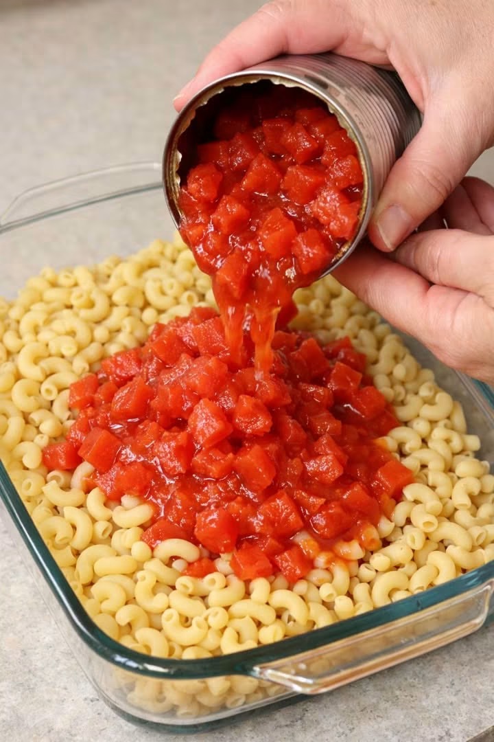 Cheesy Baked Macaroni and Tomato Casserole