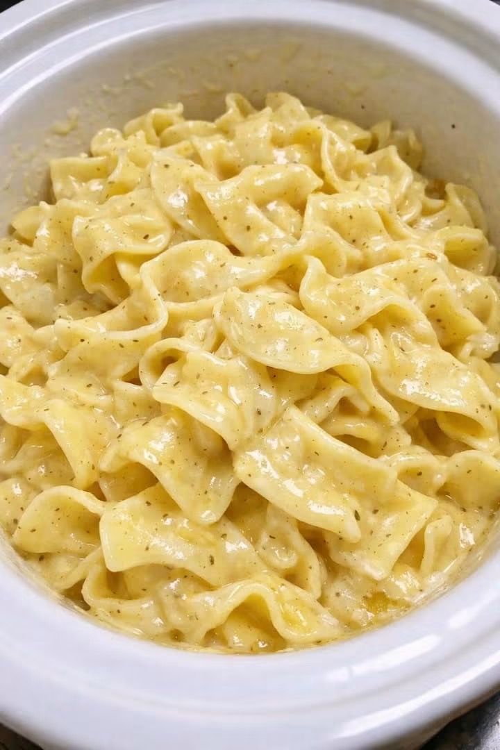 Creamy Slow Cooker Buttered Egg Noodles