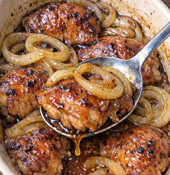 Juicy Baked Chicken Thighs with Caramelized Onions