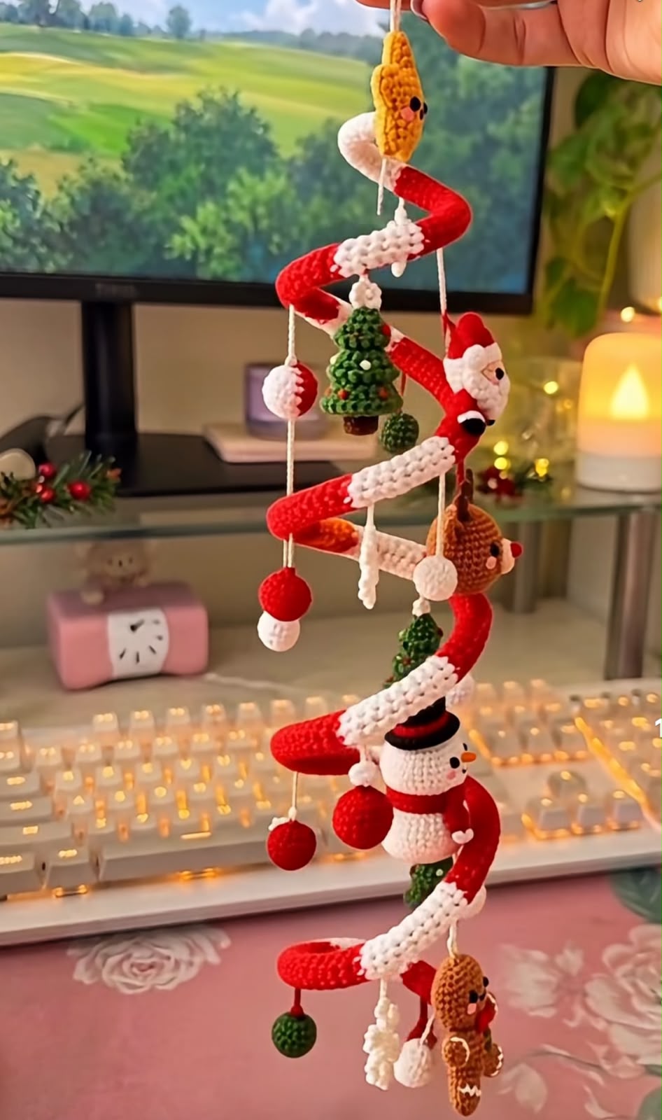 Crocheted Christmas Spiral Garland – Full Pattern